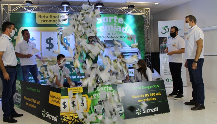 Em comemoração aos 33 anos da cooperativa, Sicredi sorteou R$33 mil nesta quinta-feira